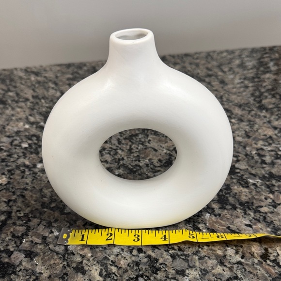 White Ceramic Ring Vases - Set of 3 - Picture 14 of 14